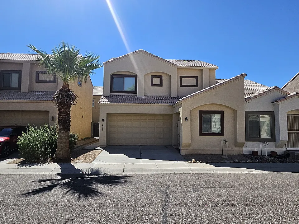 2743 E Schiliro Cir