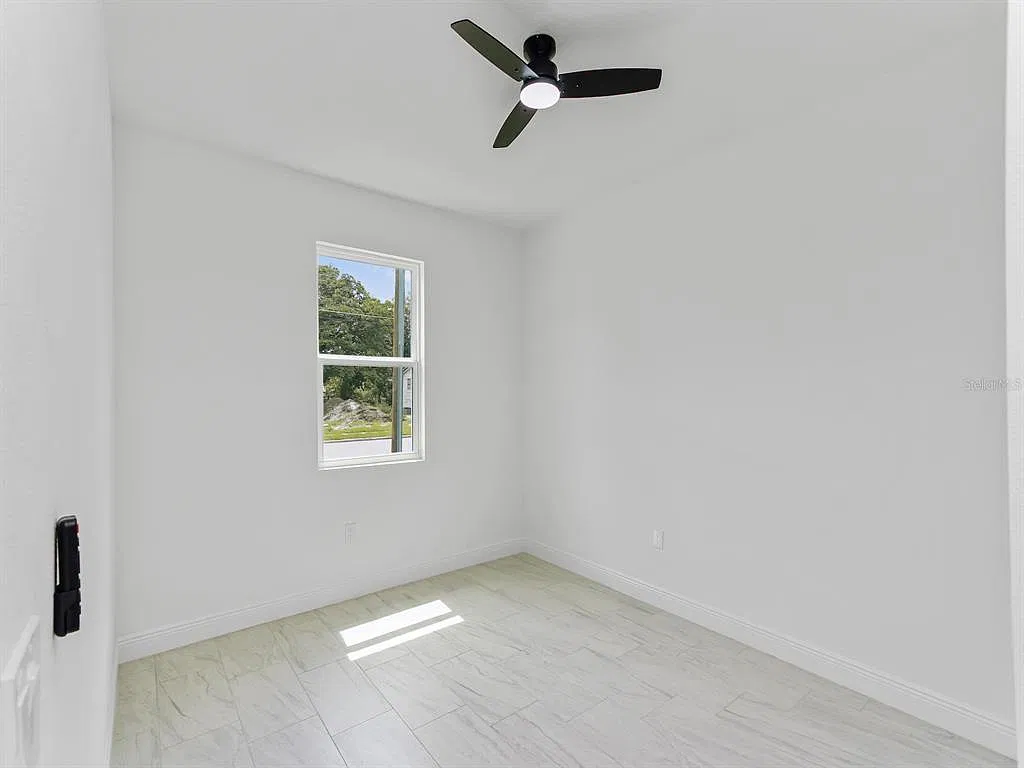 3 bed, 2.0 bath, 1303 sqft, $2,500 — Photo 4
