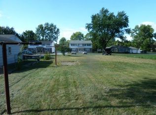 581 Meadowlawn St, Saginaw, MI 48604