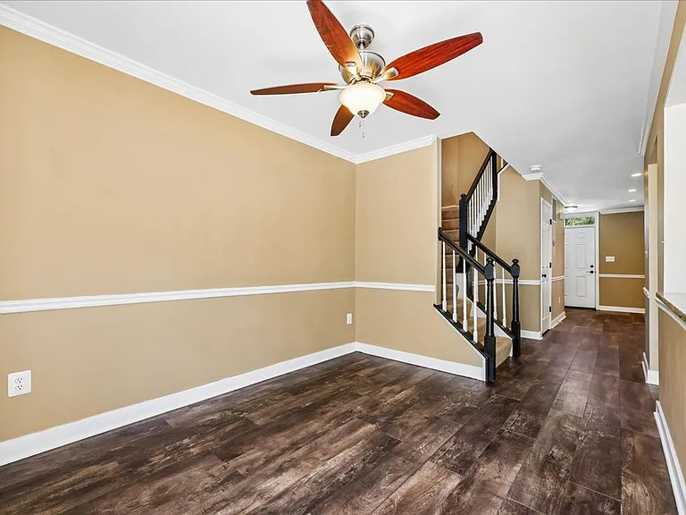 6630 Commodore Ct — Photo 8