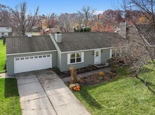 384 Windward Rd, Green Bay, WI 54302