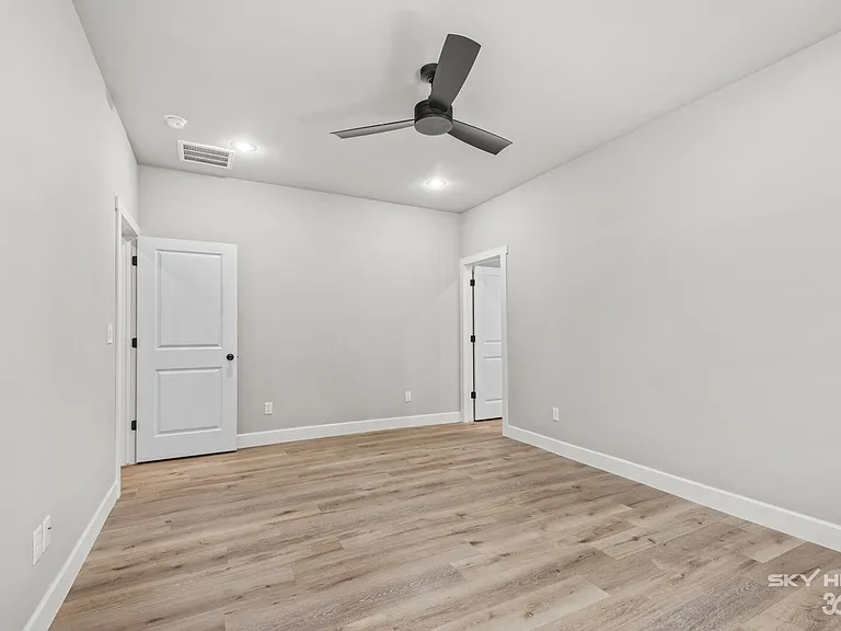 221 Dogwood St — Photo 1