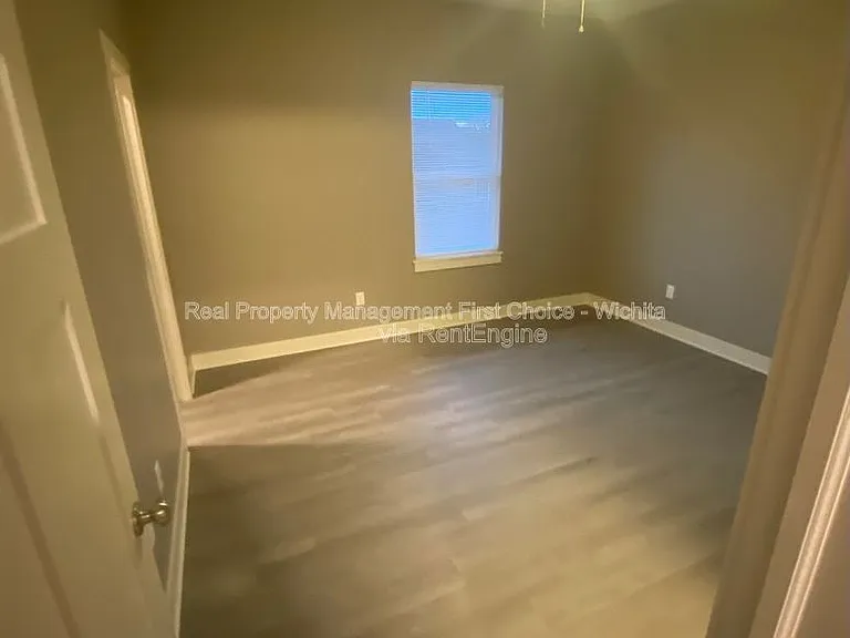 3318 W 45th St S — Photo 10