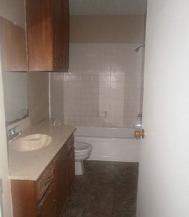 5th image of 805 E Hiller St