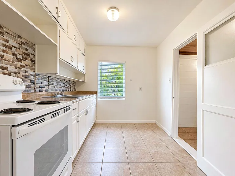 404 Normandy St — Photo 5