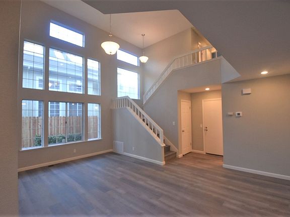 3rd image of 618 Eagle River Ct
