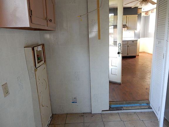 4th image of 218 S Dayton St