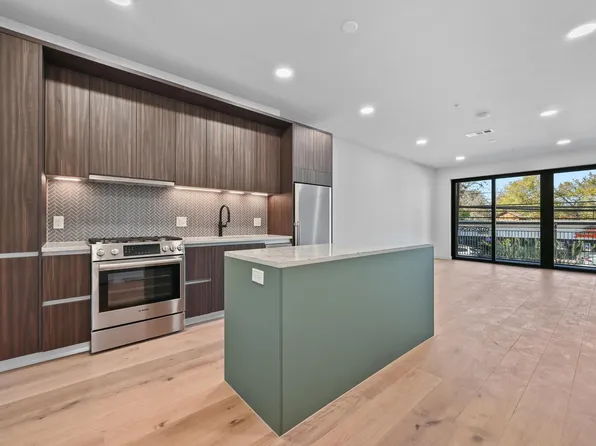 2209 S 1st St #218, Austin, TX 78704