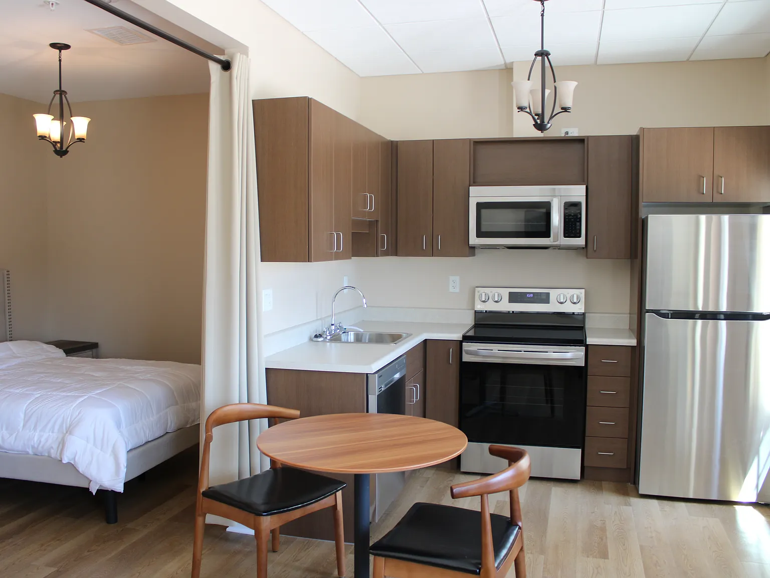 1 bed, 1400 sqft, $1,600 — Photo 3