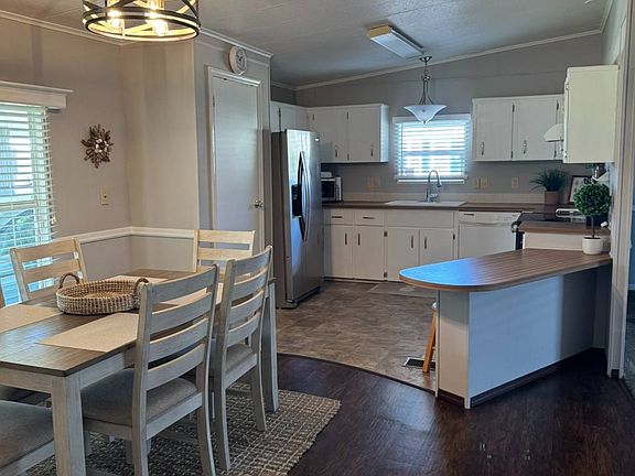 3rd image of 2425 Harden Blvd #14