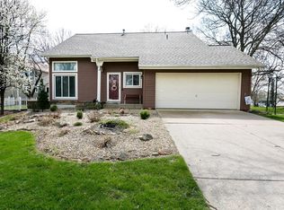 708 Woodbriar Ln, Saint Charles, MO 63303