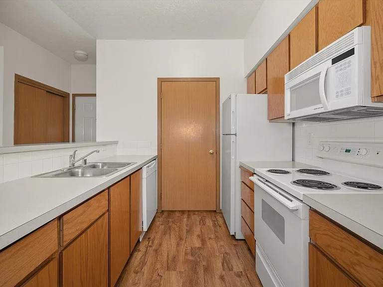 Hilby Station Apartments — Photo 5