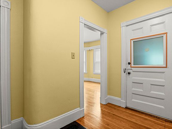 2nd image of 25 Tower St #1