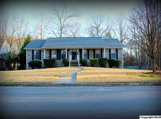 1807 Devonshire Dr SE, Decatur, AL 35601