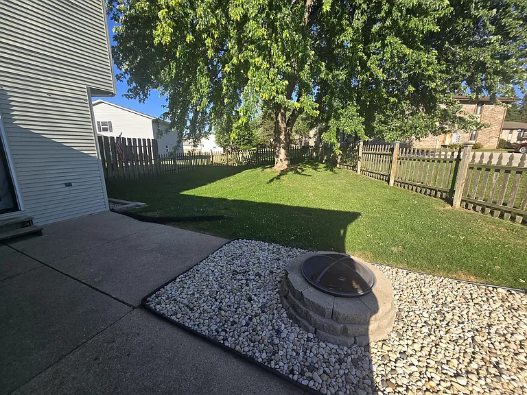 1543 Briarwood Ln — Photo 15