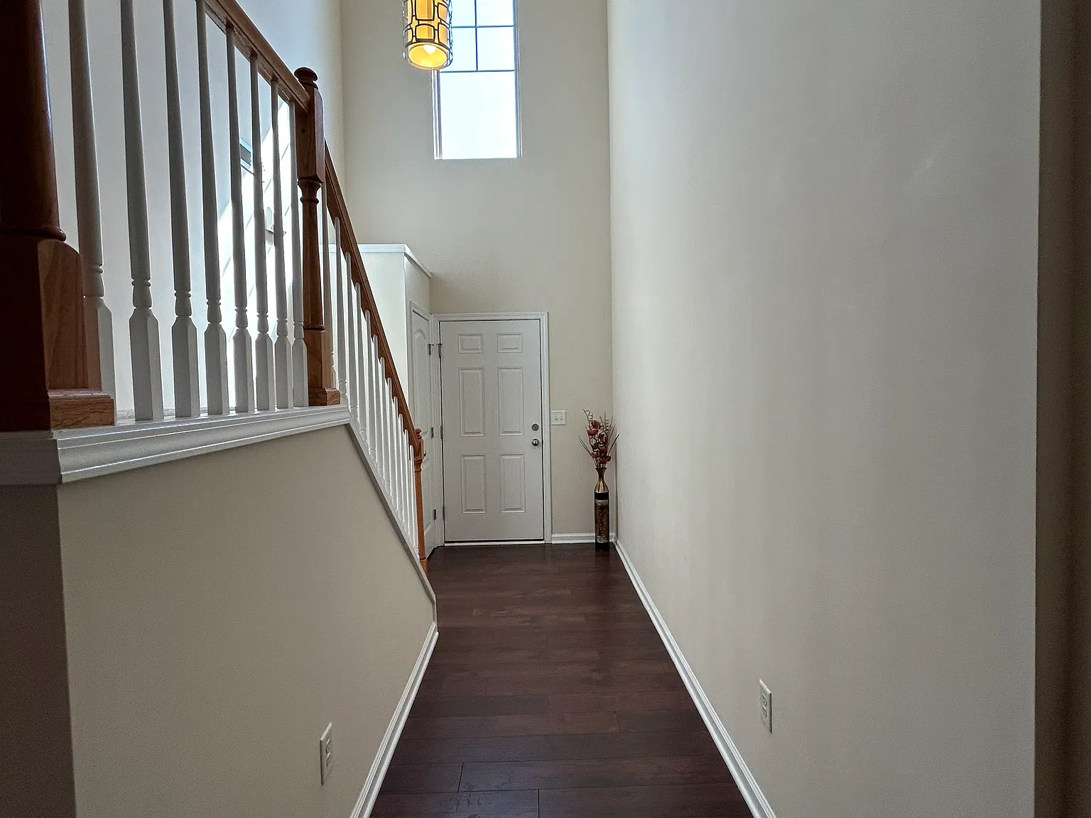 3 bed, 2.5 bath, 1800 sqft, $2,100 — Photo 2