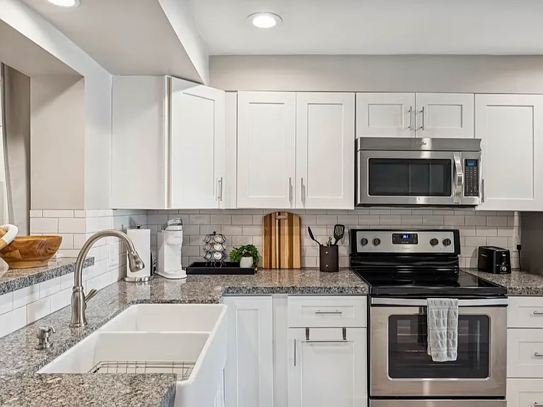 7635 E Minnezona Ave — Photo 4