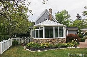 5th image of 659 Horton St
