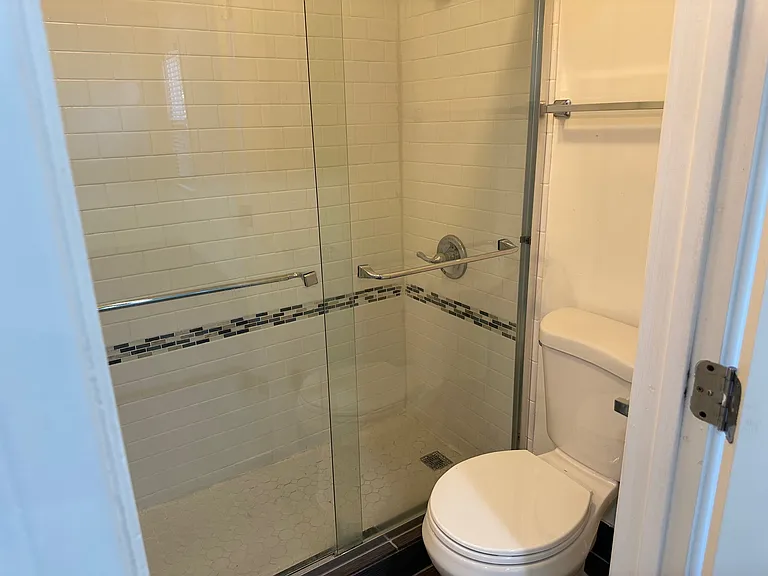 228 1/2 N Benton Way — Photo 8