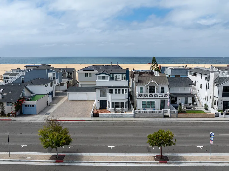 709 W Balboa Blvd — Photo 56