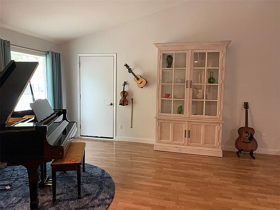 THERE IS WOOD LAMINATE AND TILE THROUGHOUT MOST OF THE HOME. THE PAINT IS RECENT AND NEUTRAL.