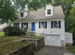 15 Elizabeth Dr, Pawcatuck, CT 06379