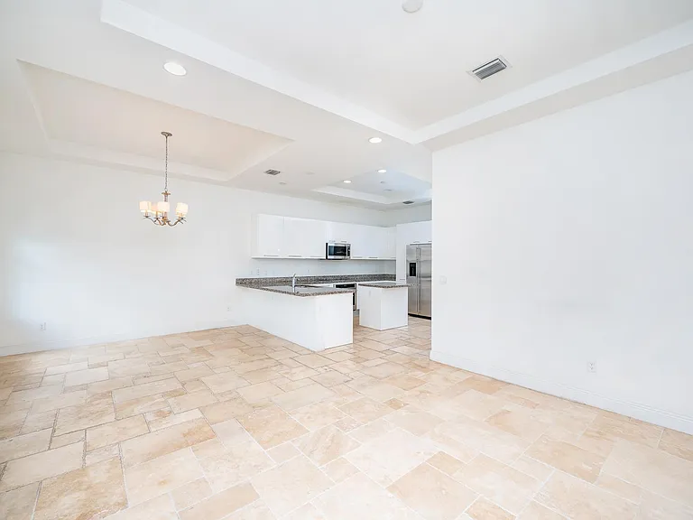 5157 NW 85th Ave — Photo 3