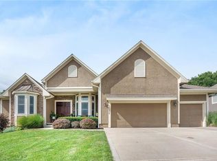 15272 Pine Rdg, Basehor, KS 66007