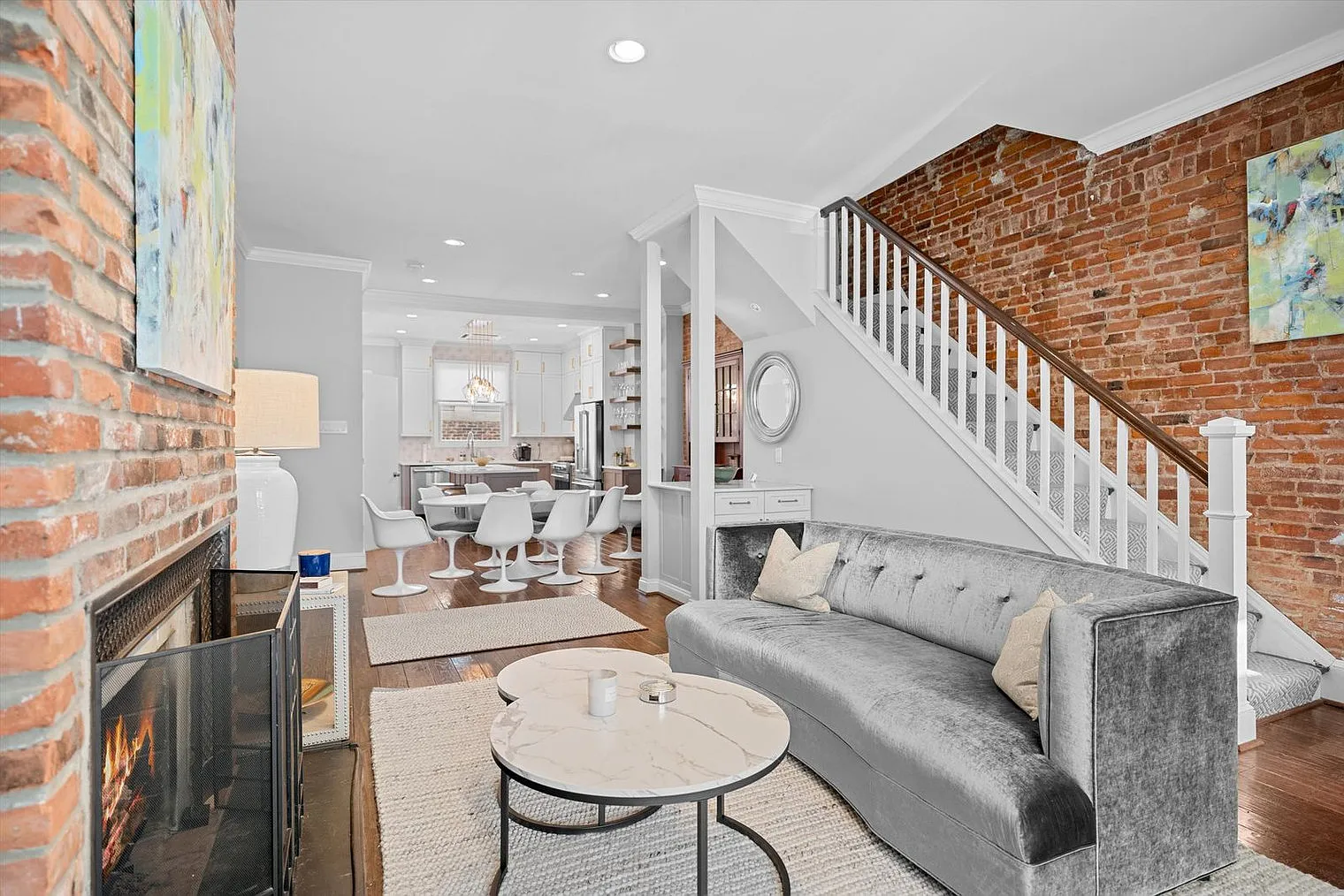 2 bed, 2.5 bath, 23680 sqft, $6,678 — Photo 3