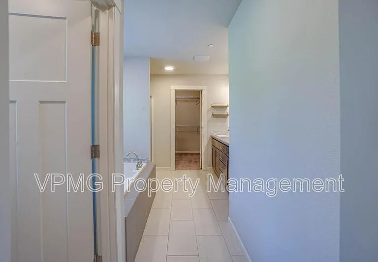 6301 N 89th Ave — Photo 27
