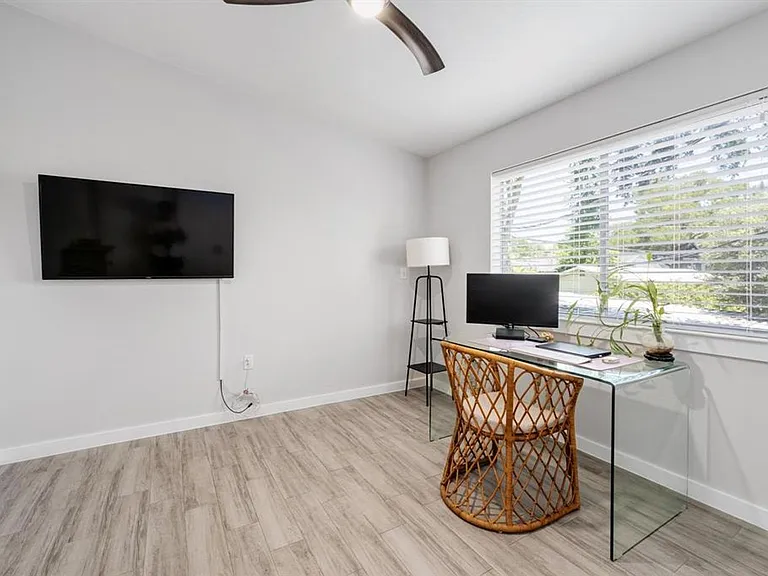 2200 Dickson Dr #218 — Photo 18
