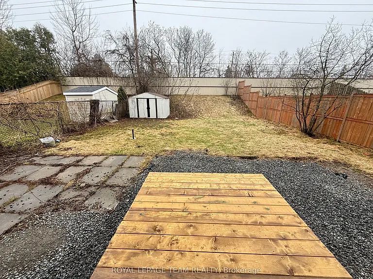128 Pinetrail Cres — Photo 17