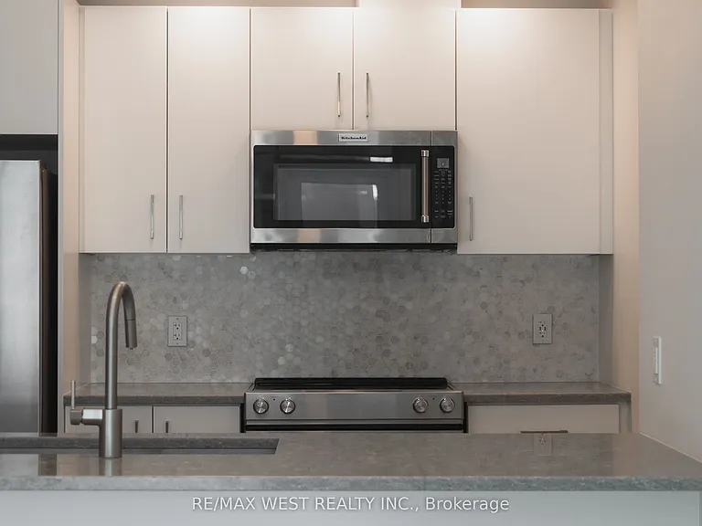 108 Garment St — Photo 9