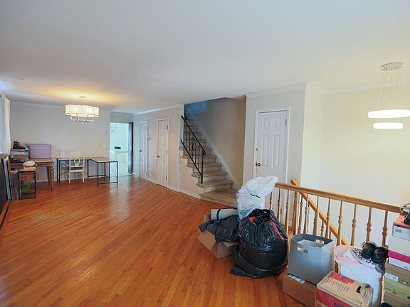 4th image of 28 Sleepy Hollow Rd