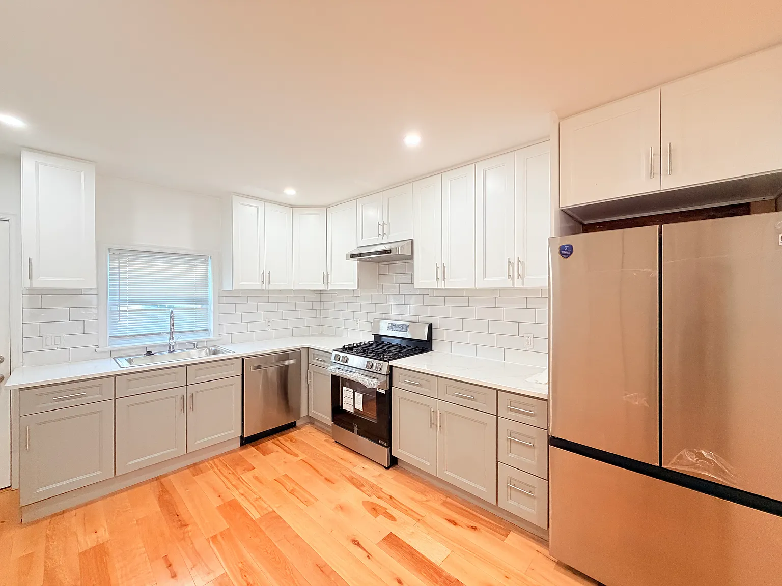 3 bed, 2.5 bath, 1450 sqft, $3,000 — Photo 3