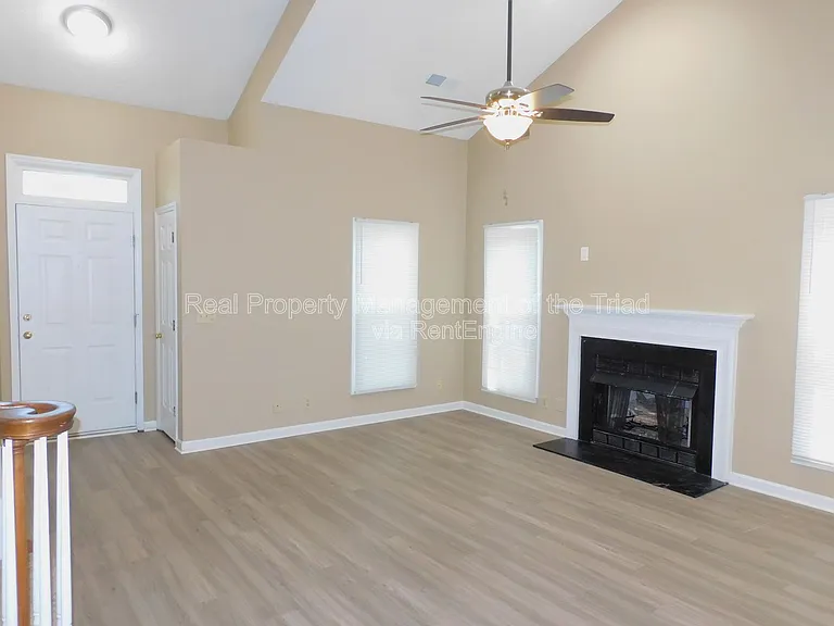 7185 Avenbury Cir — Photo 2