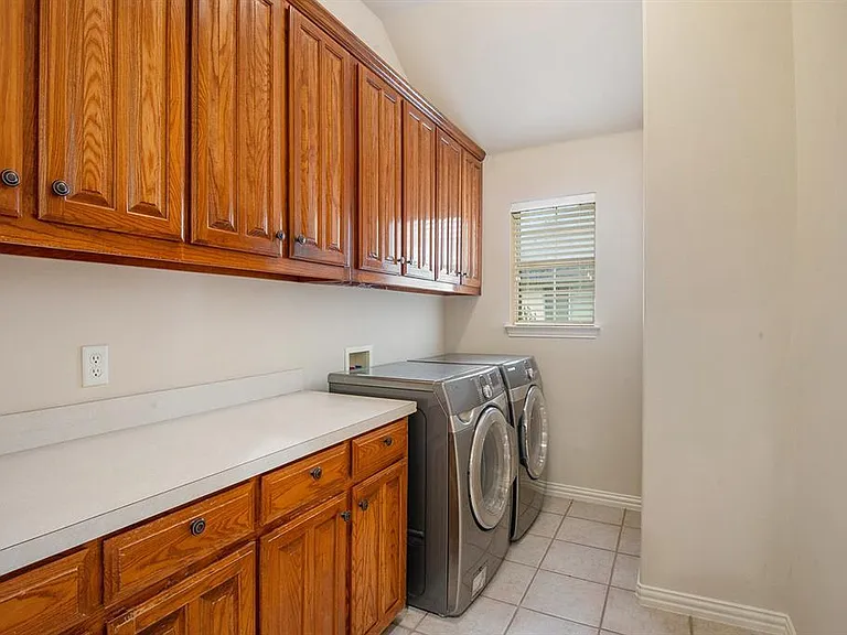6925 Katherine Ct — Photo 21
