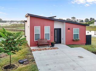 690 Pacific Ave, Bentonville, AR 72713