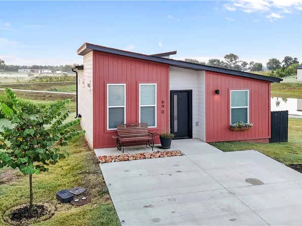 690 Pacific Ave, Bentonville, AR 72713