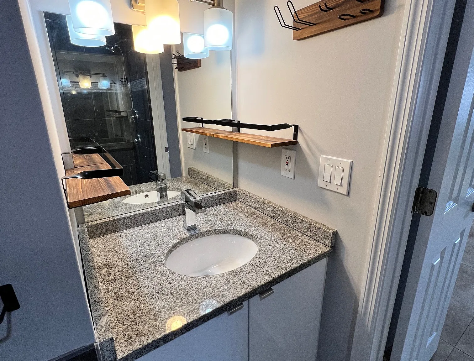 2 bed, 900 sqft, $2,250 — Photo 3