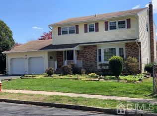 76 Creamer Dr, Sayreville, NJ 08872