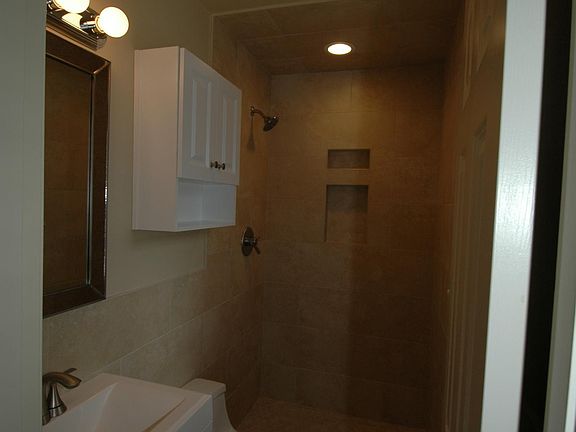 4th image of 1323 E Lee Ave