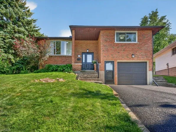 11 Graywood Ct, Kitchener, ON N2E 1W2