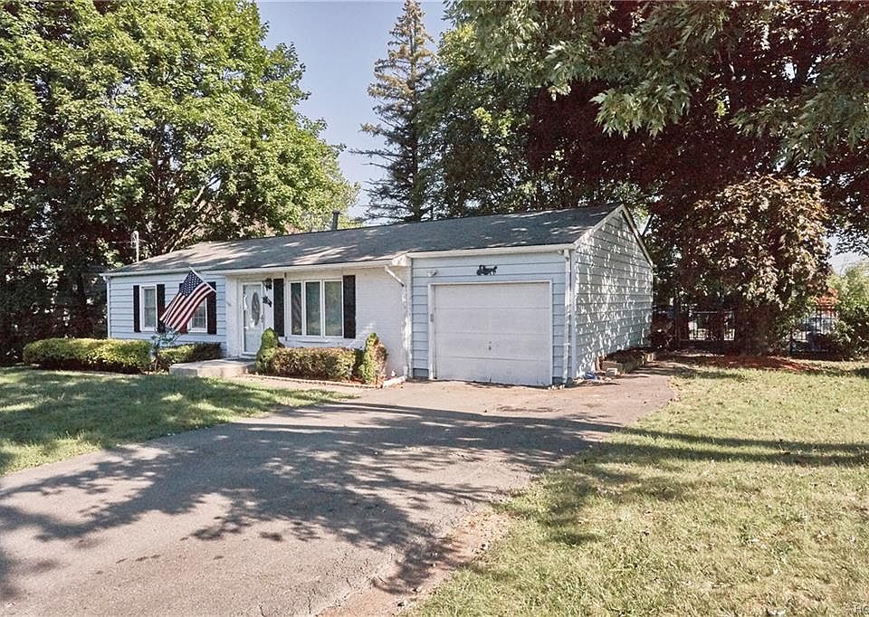 1st image of 20 Vincent Dr