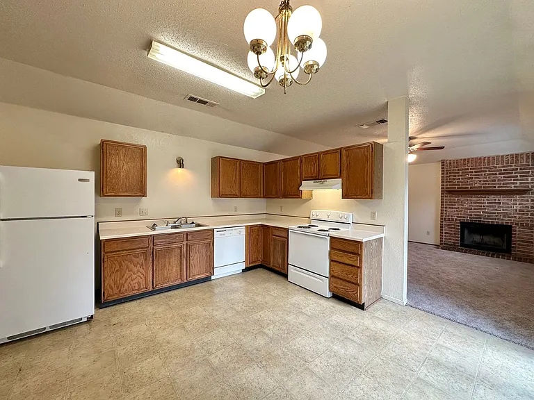 2707 Taft St — Photo 7