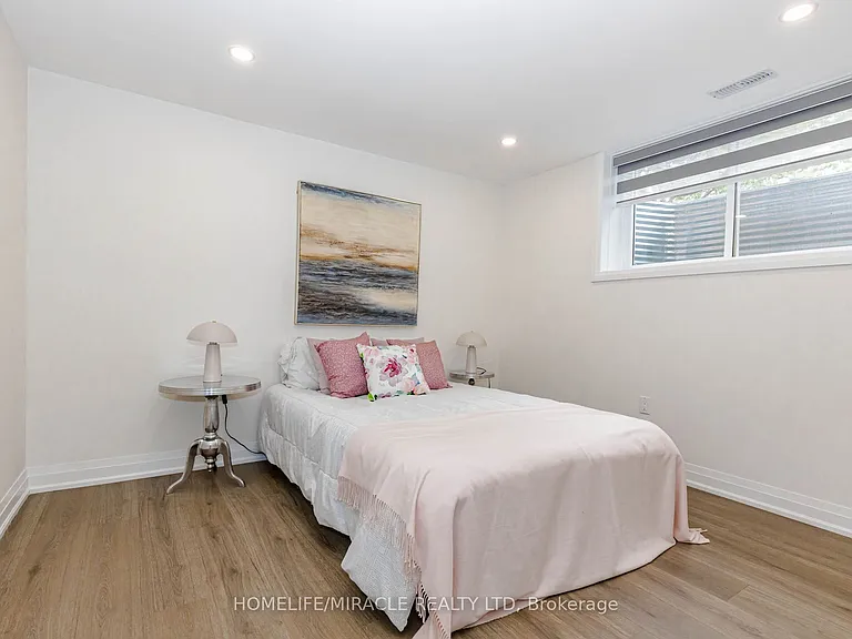 563 Taplow Cres — Photo 42
