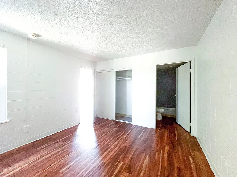 Riverbrook Apartment — Photo 9