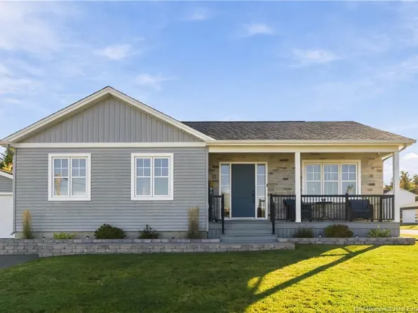 11 Joanne St, Dieppe, NB E1A 9N7