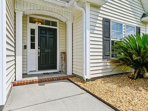 5th image of 217 Equinox Cir
