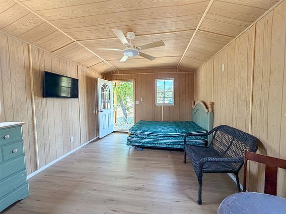 5th image of 1104 N Avenue D